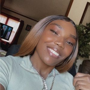 Meet your Posher, Keymora